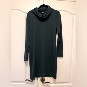 EUC Old Navy funnel deck sweater dress - Size Medium